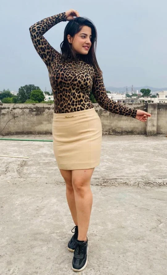 Sonali Pandita curvy hot actress Sonali Pandita curvy hot actress