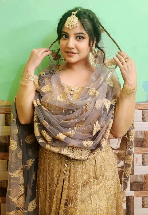 Sonali Pandita curvy hot actress Sonali Pandita curvy hot actress