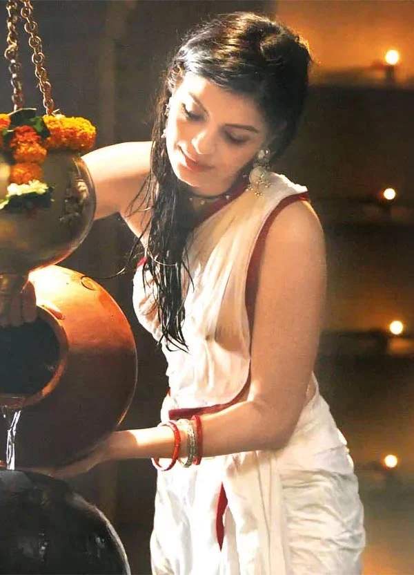 sonali raut white wet saree bollywood actress sonali raut white wet saree bollywood actress