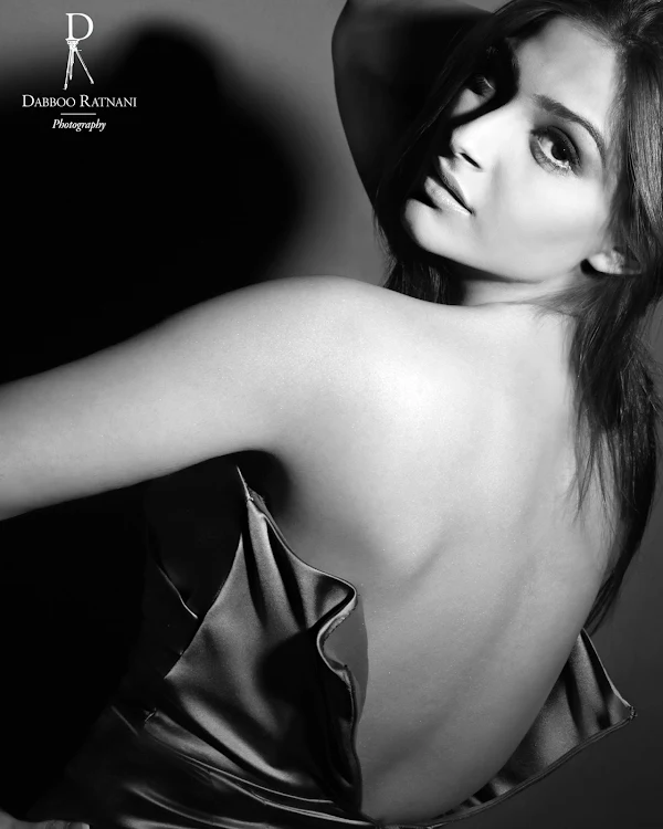 sonam kapoor backless dabboo ratnani photoshoot sonam kapoor backless dabboo ratnani photoshoot