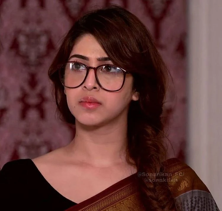 sonarika bhadoria glases indian tv actress