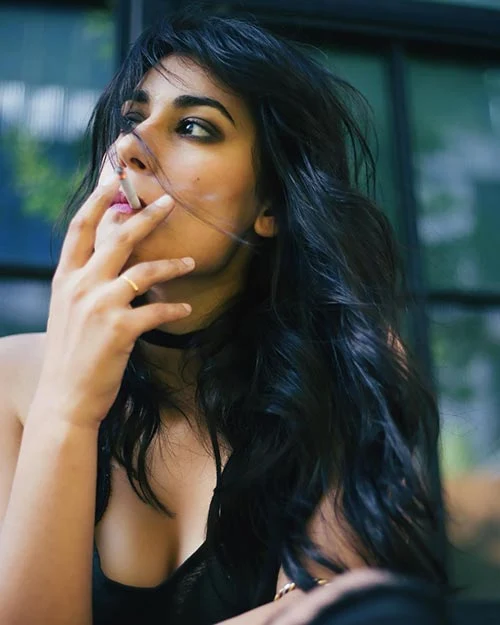 Sonia Rathee hot actress broken but beautiful Sonia Rathee hot actress broken but beautiful