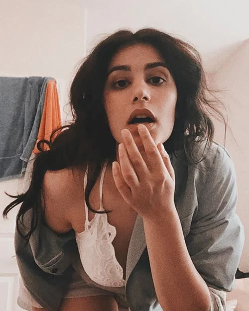 Sonia Rathee hot actress broken but beautiful Sonia Rathee hot actress broken but beautiful