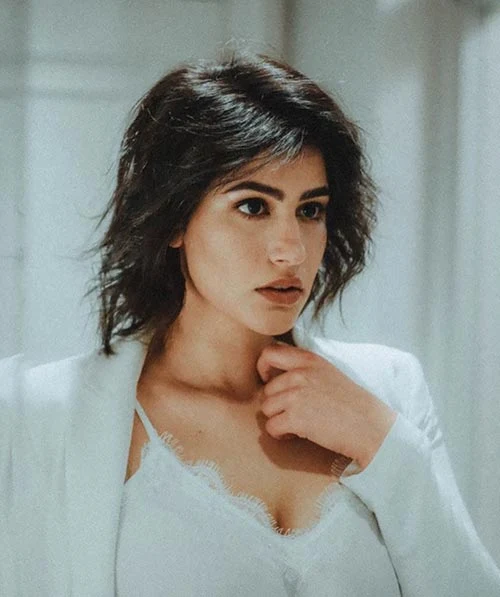 Sonia Rathee hot actress broken but beautiful Sonia Rathee hot actress broken but beautiful