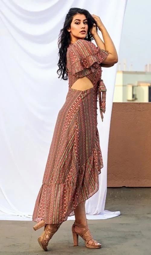 Sonia Rathee hot actress broken but beautiful Sonia Rathee hot actress broken but beautiful