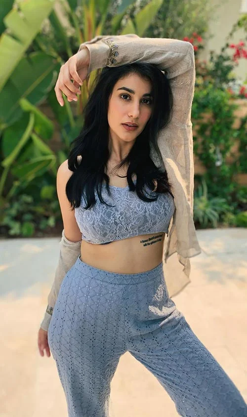 Sonia Rathee hot actress broken but beautiful Sonia Rathee hot actress broken but beautiful