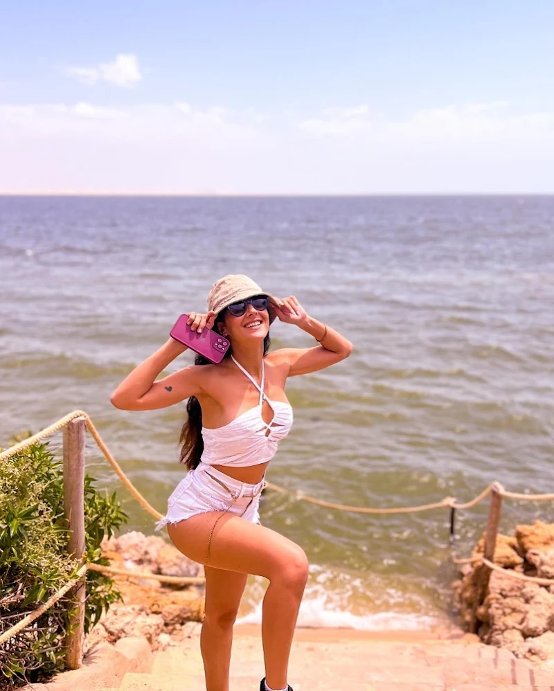 Soundous Moufakir sexy legs shorts hot actress Soundous Moufakir sexy legs shorts hot actress
