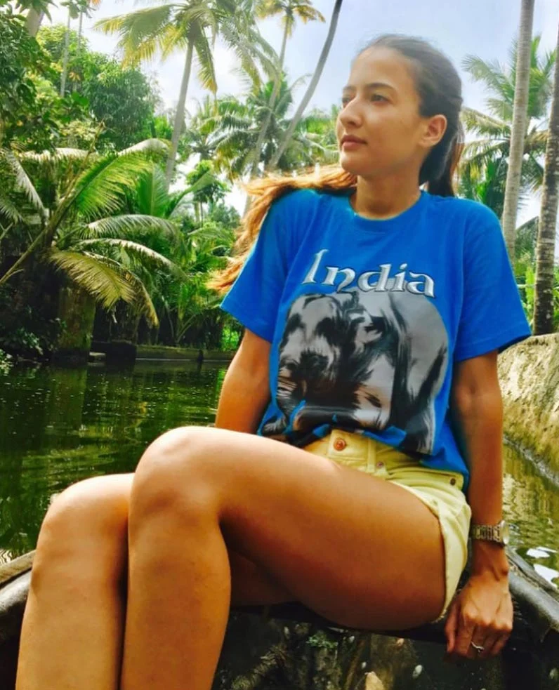 Soundous Moufakir sexy legs shorts hot actress Soundous Moufakir sexy legs shorts hot actress