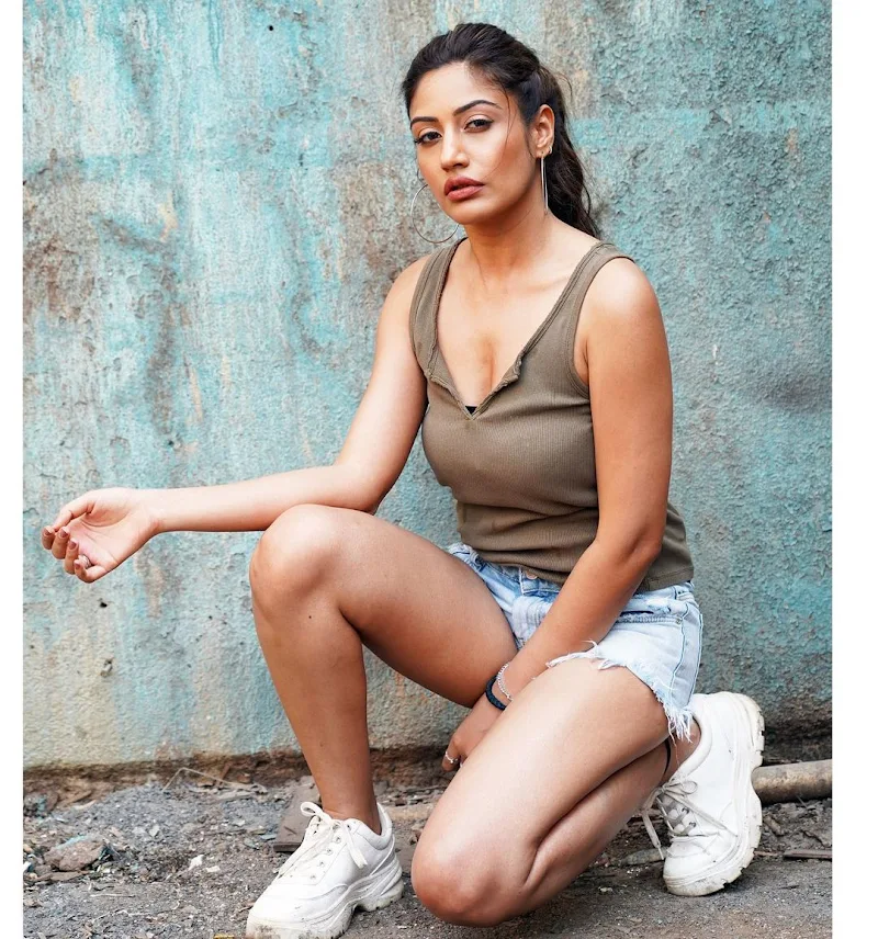 Surbhi Chandna shorts sexy legs indian tv actress