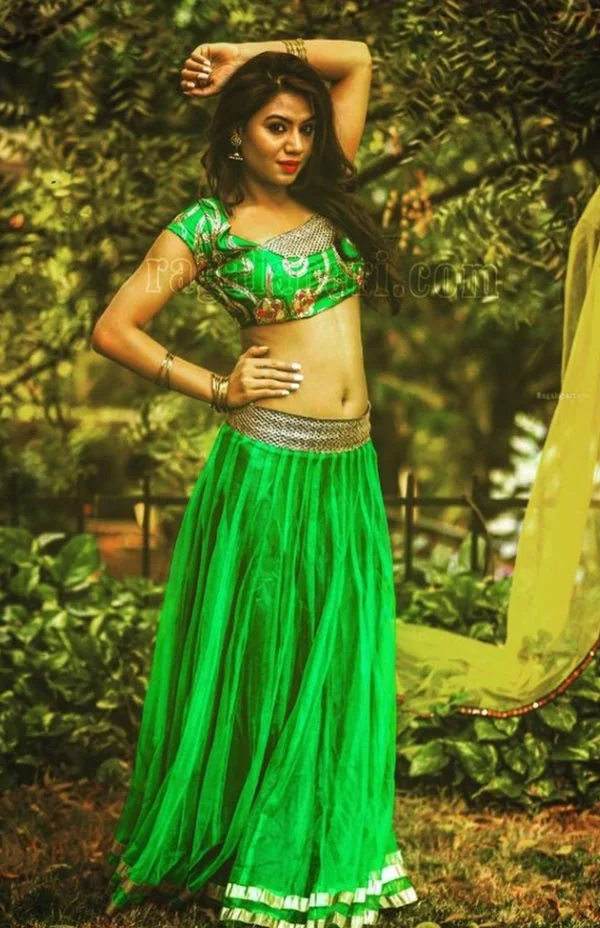 Tanya Desai saree ullu hot actress Tanya Desai saree ullu hot actress