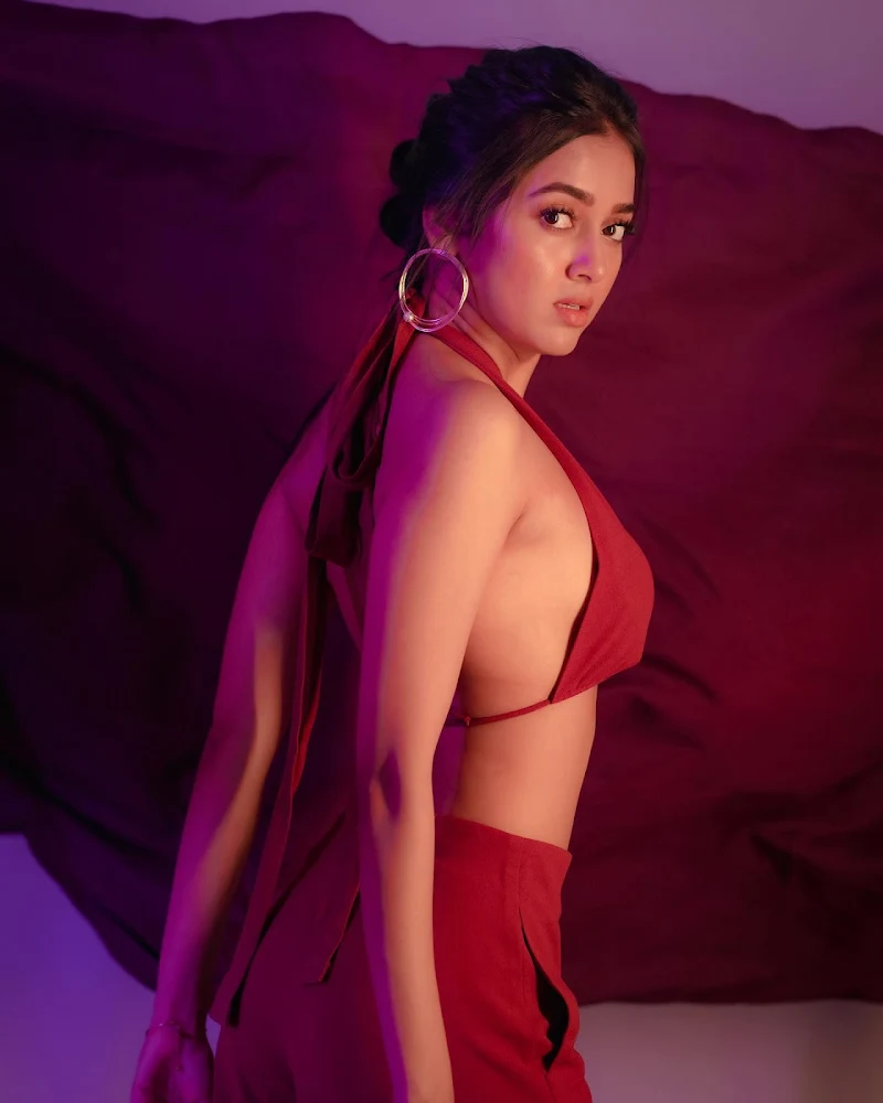 Tejasswi Prakash backless hot tv actress Tejasswi Prakash backless hot tv actress