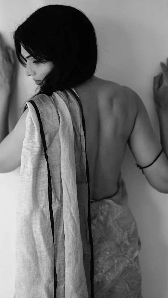 Trupti Toradmal backless saree hot actress adipurush maya Trupti Toradmal backless saree hot actress adipurush maya