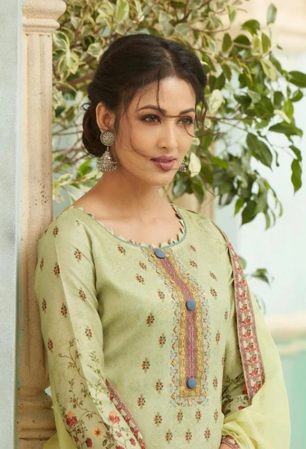 Vidisha Srivastava hot saree actress Vidisha Srivastava hot saree actress