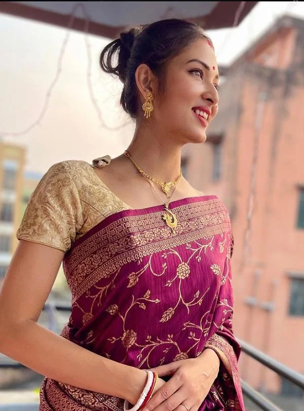 Vidisha Srivastava hot saree actress Vidisha Srivastava hot saree actress