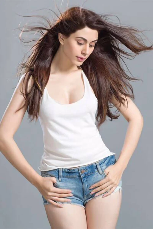 Warina Hussain cleavage hot actress Gulebakavali bimbisara Warina Hussain cleavage hot actress Gulebakavali bimbisara