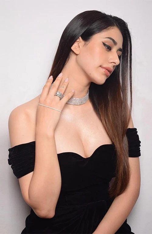 Warina Hussain cleavage hot actress Gulebakavali bimbisara Warina Hussain cleavage hot actress Gulebakavali bimbisara