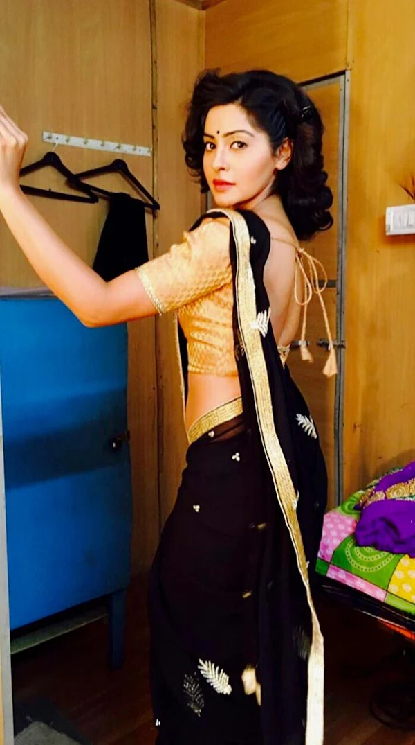 yukti kapoor backless saree hot actress yukti kapoor backless saree hot actress