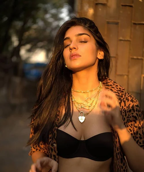 Yukti Thareja cleavage hot indian model actress Yukti Thareja cleavage hot indian model actress