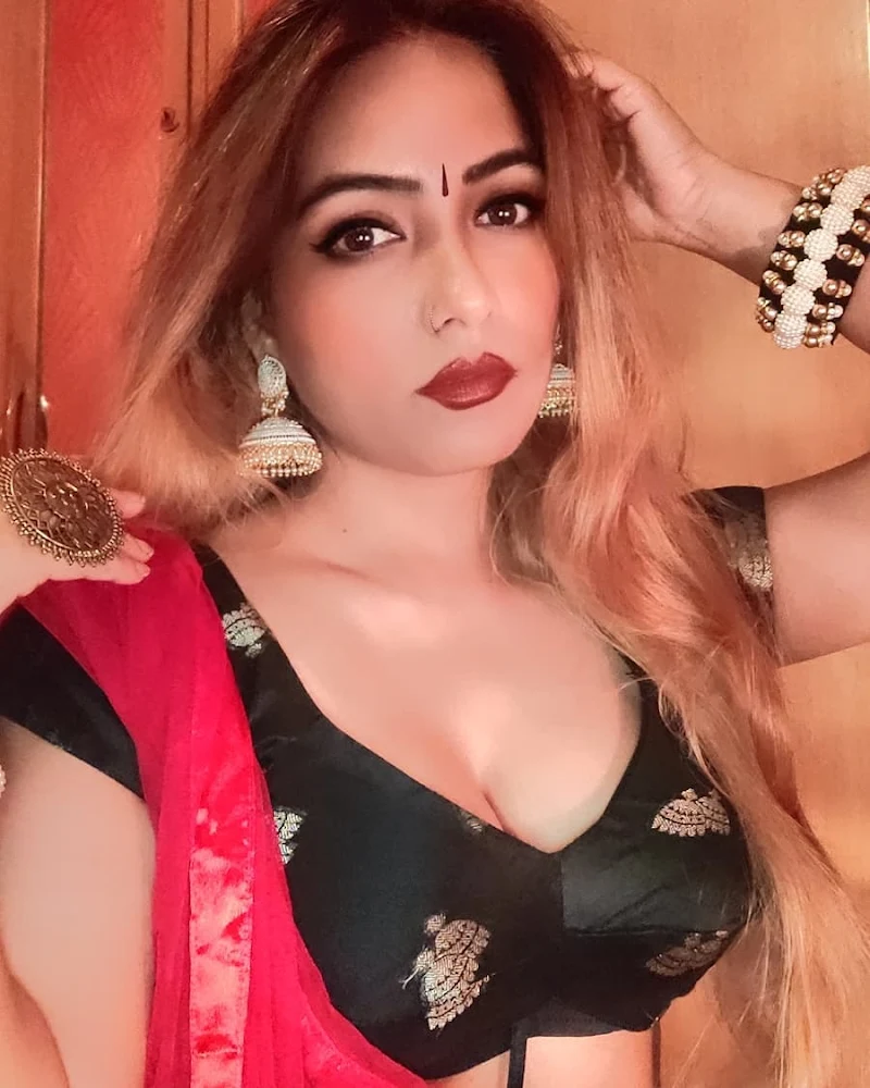 Zoya Rathore khidki web series actress ullu app
