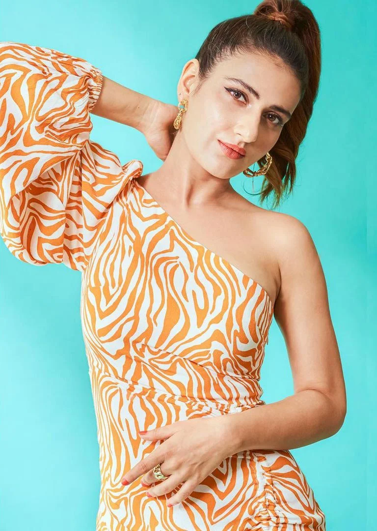 Fatima Sana Shaikh hot short dress