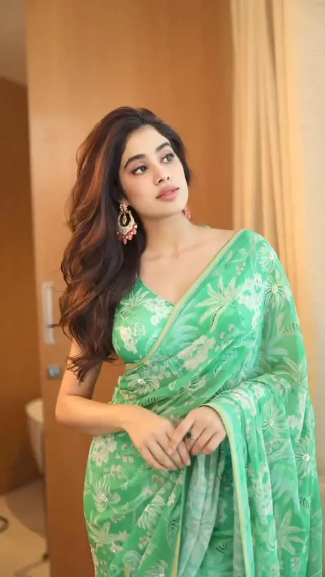 Janhvi Kapoor saree curvy hot actress Janhvi Kapoor saree curvy hot actress