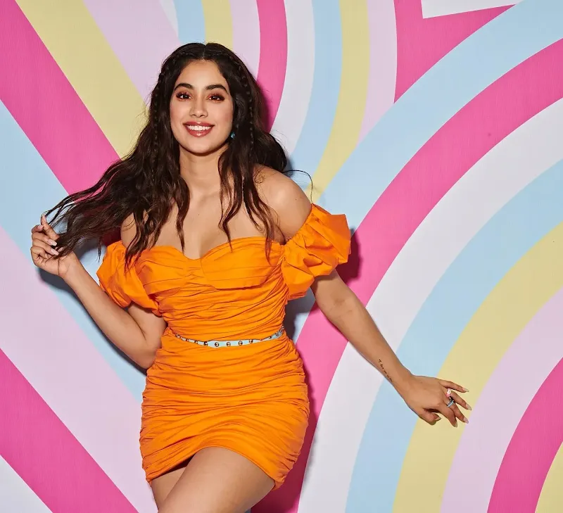 Janhvi Kapoor curvy body short dress Janhvi Kapoor curvy body short dress