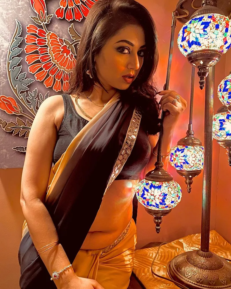 Reema Worah saree navel curvy hot tv actress Reema Worah saree navel curvy hot tv actress