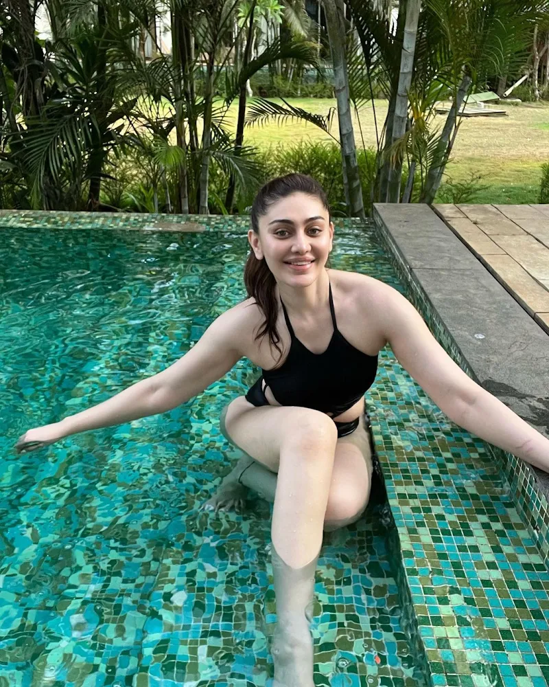Shefali Jariwala black swimsuit sexy body