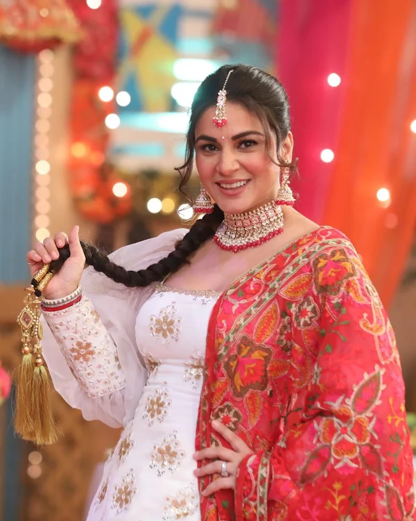 Shraddha Arya punjabi kudi look patiala suit Shraddha Arya punjabi kudi look patiala suit