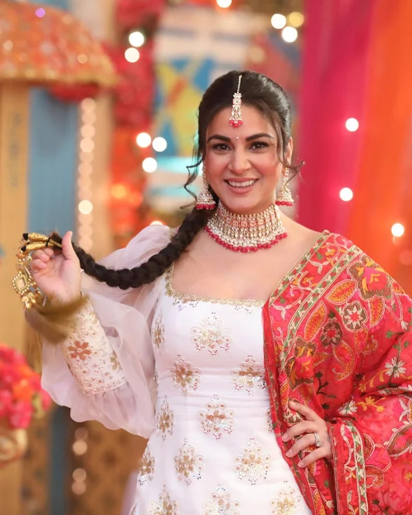 Shraddha Arya punjabi kudi look patiala suit Shraddha Arya punjabi kudi look patiala suit