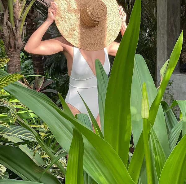 Aisha Sharma cleavage white swimsuit Aisha Sharma cleavage white swimsuit