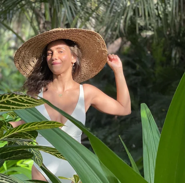 Aisha Sharma cleavage white swimsuit Aisha Sharma cleavage white swimsuit