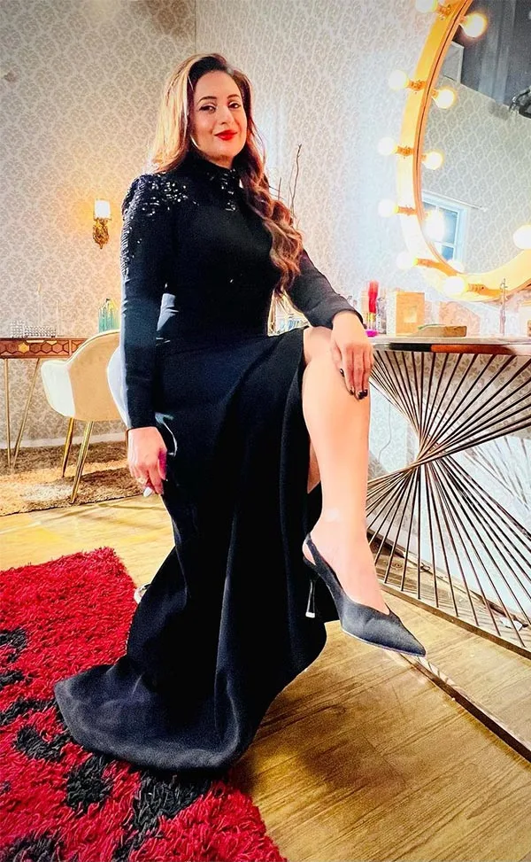 Divyanka Tripathi high slit black dress sexy legs