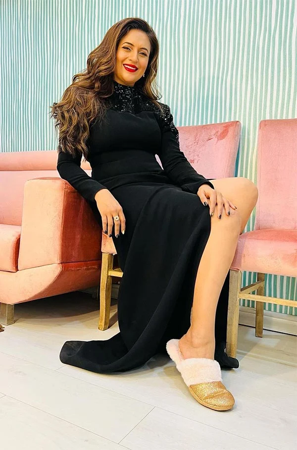 Divyanka Tripathi high slit black dress sexy legs