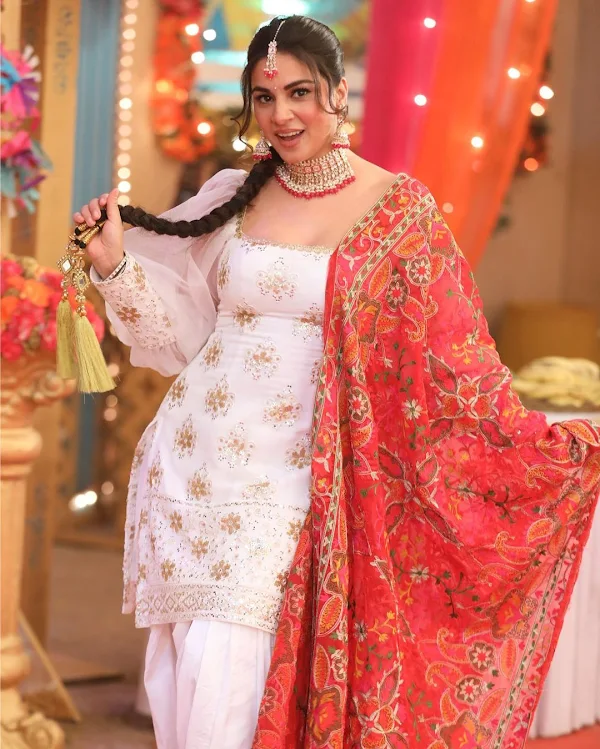 Shraddha Arya punjabi kudi look patiala suit Shraddha Arya punjabi kudi look patiala suit