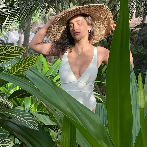 Aisha Sharma cleavage white swimsuit Aisha Sharma cleavage white swimsuit