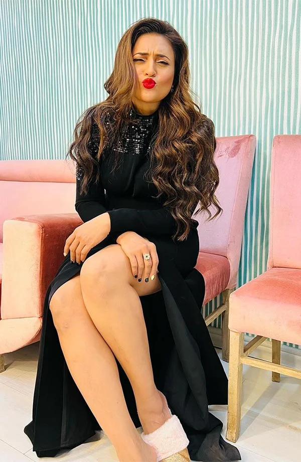 Divyanka Tripathi high slit black dress sexy legs