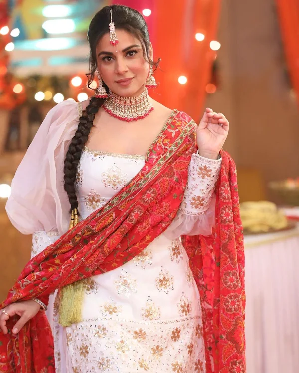 Shraddha Arya punjabi kudi look patiala suit Shraddha Arya punjabi kudi look patiala suit