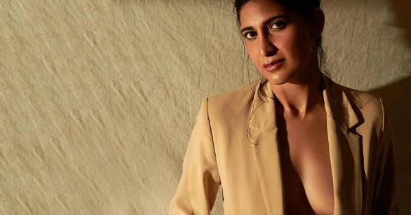 Aahana Kumra cleavage sideboob bold actress