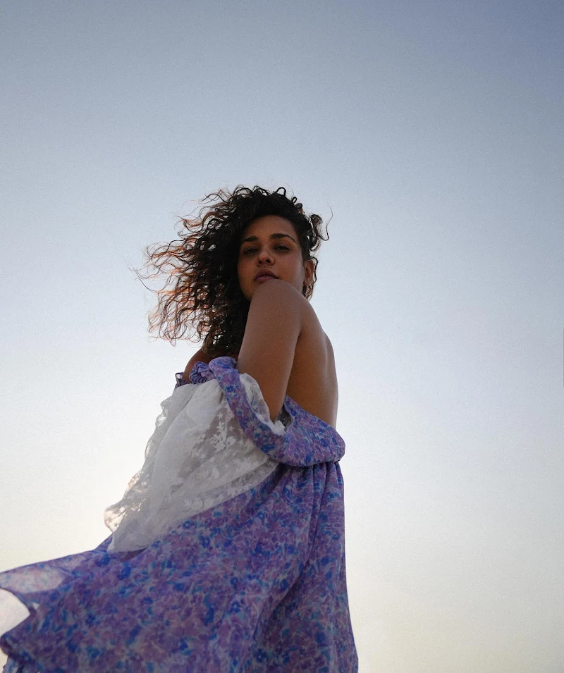 Aisha Sharma cleavage lavender dress