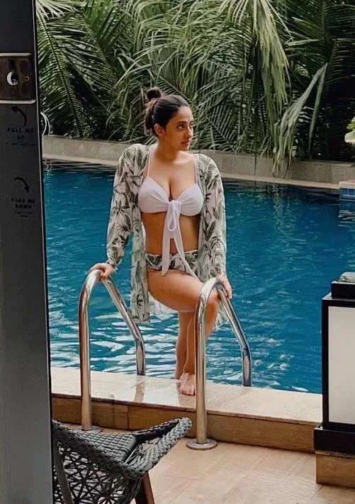 Aksnsha Ranjan Kapoor cleavage curvy bikini actress Aksnsha Ranjan Kapoor cleavage curvy bikini actress