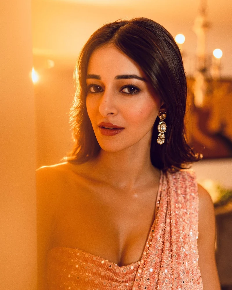 ananya panday pink saree tiny blouse cleavage ananya panday pink saree tiny blouse cleavage