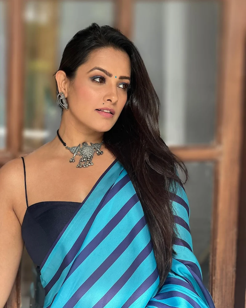anita hassanandani blue saree string blouse hot tv actress anita hassanandani blue saree string blouse hot tv actress