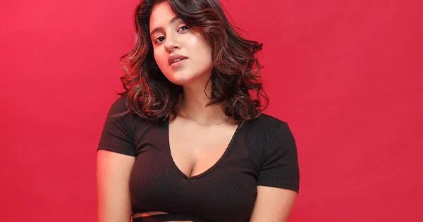 Kacha Badam fame, Anjali Arora, in a cleavage baring crop top with high waist jeans shows her style – see now.