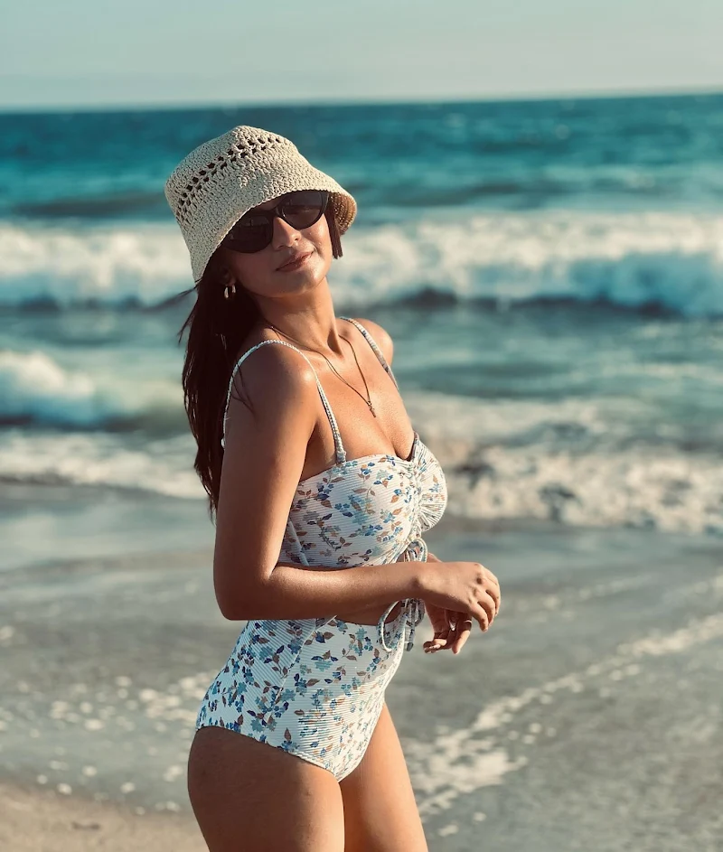 Anushka Sen swimsuit sexy body bold pics Anushka Sen swimsuit sexy body bold pics