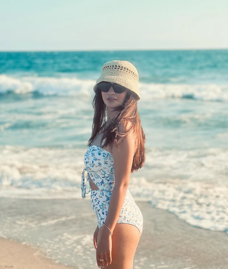 Anushka Sen swimsuit sexy body bold pics Anushka Sen swimsuit sexy body bold pics