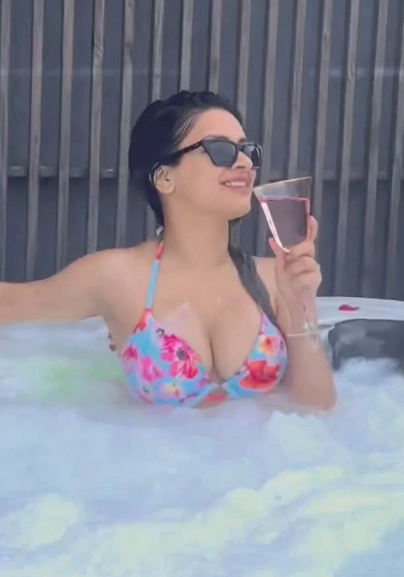 avneet kaur bikini cleavage indian actress avneet kaur bikini cleavage indian actress