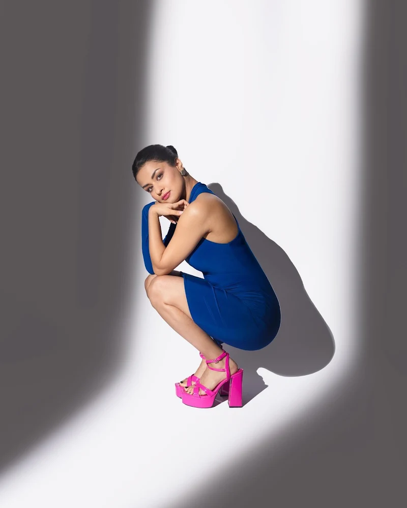 Avneet Kaur blue dress curvy body Avneet Kaur blue dress curvy body