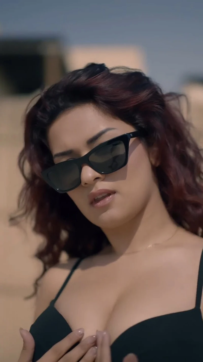 avneet kaur cleavage black outfit hot indian actress