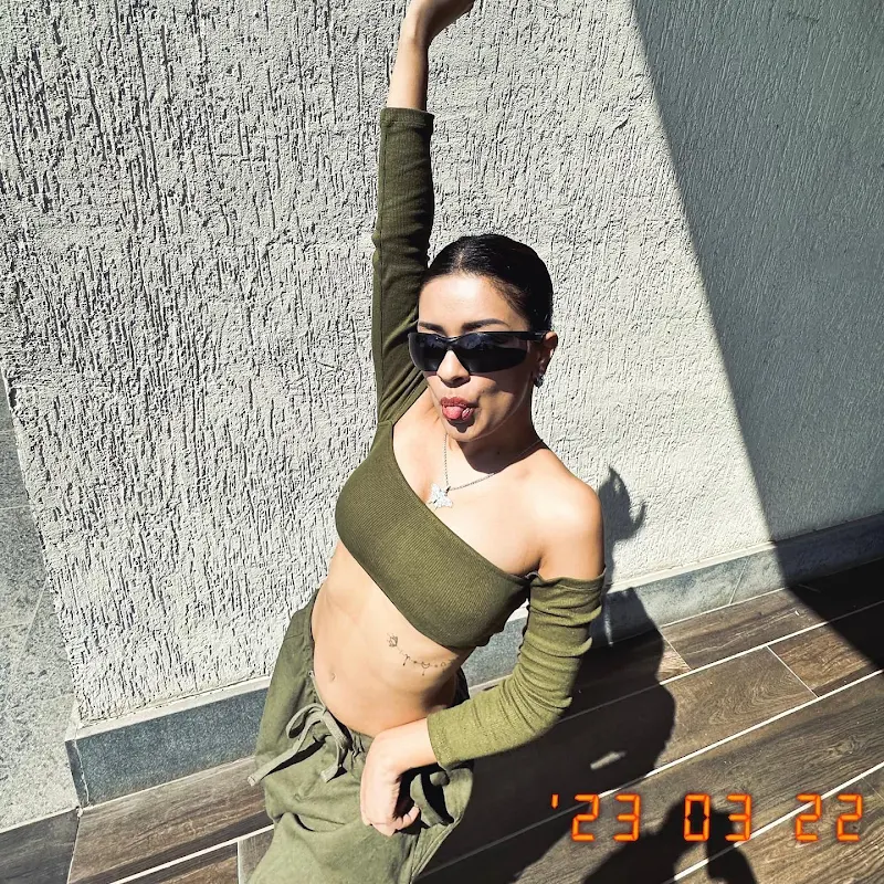 avneet kaur navel tiny top pants avneet kaur navel tiny top pants